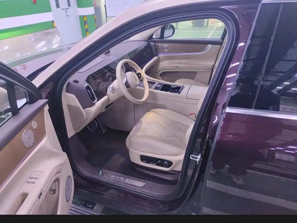 AITO Wenjie AITO M9 2025 Extended Range Ultra 52kWh 6-Seater 7