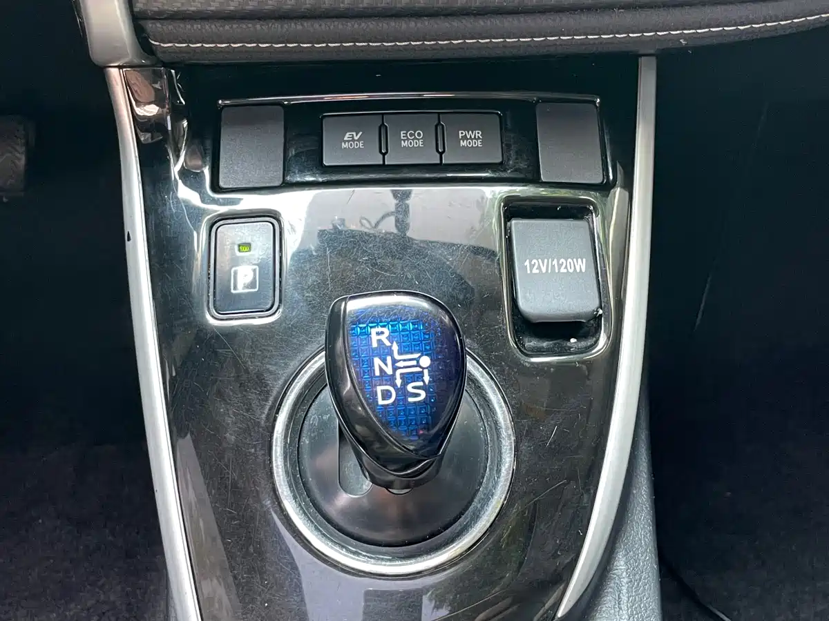 Toyota Levin 2017 Facelift Hybrid 1.8H GS E-CVT Elite Sunroof Edition China V фото 11