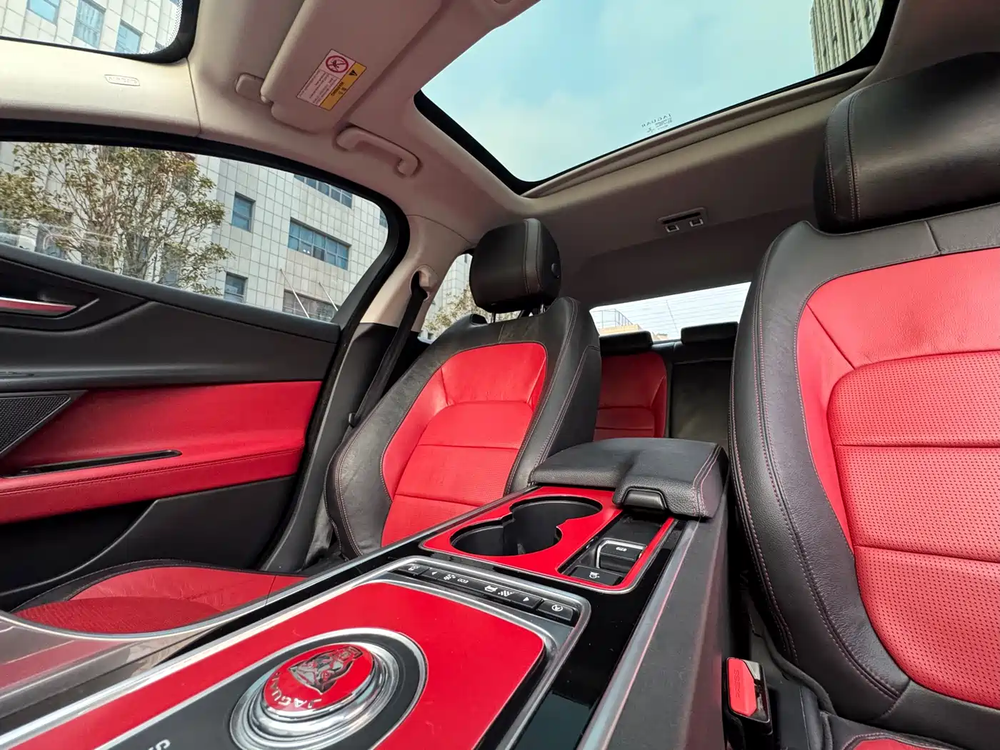 Jaguar XE 2015 2.0T 200PS R-Sport фото 13