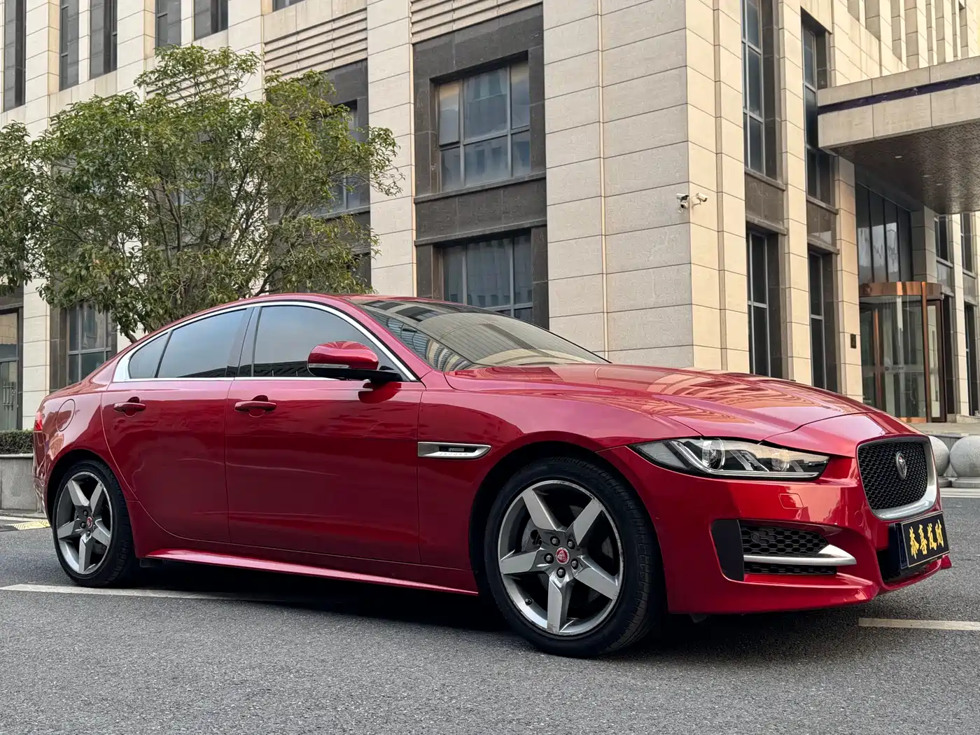 Jaguar XE 2015 2.0T 200PS R-Sport фото 3