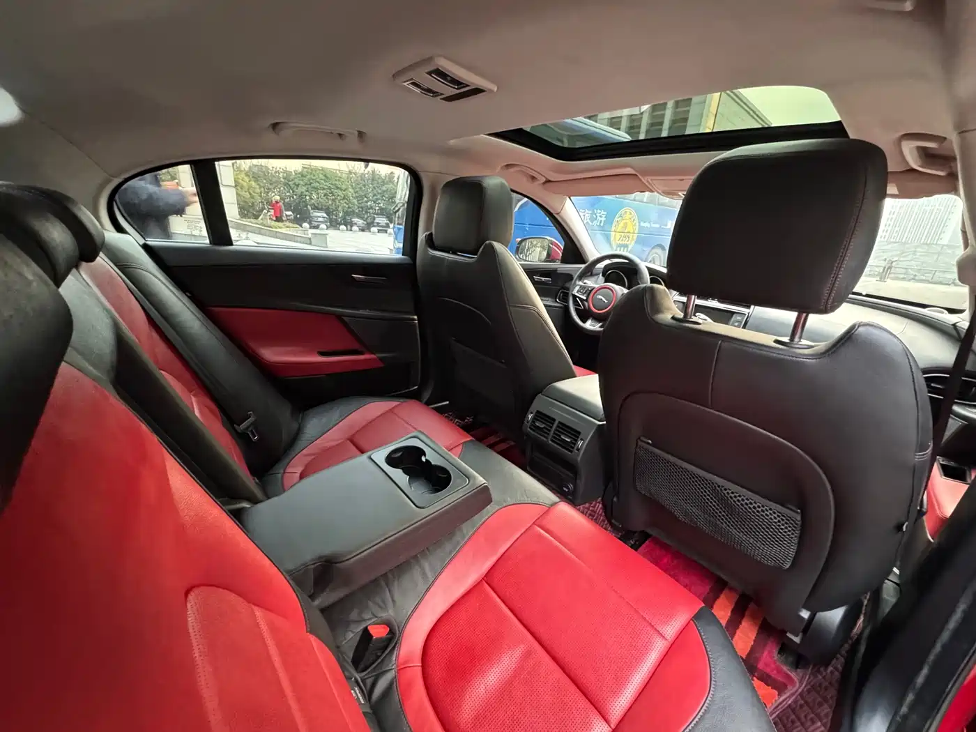 Jaguar XE 2015 2.0T 200PS R-Sport фото 16