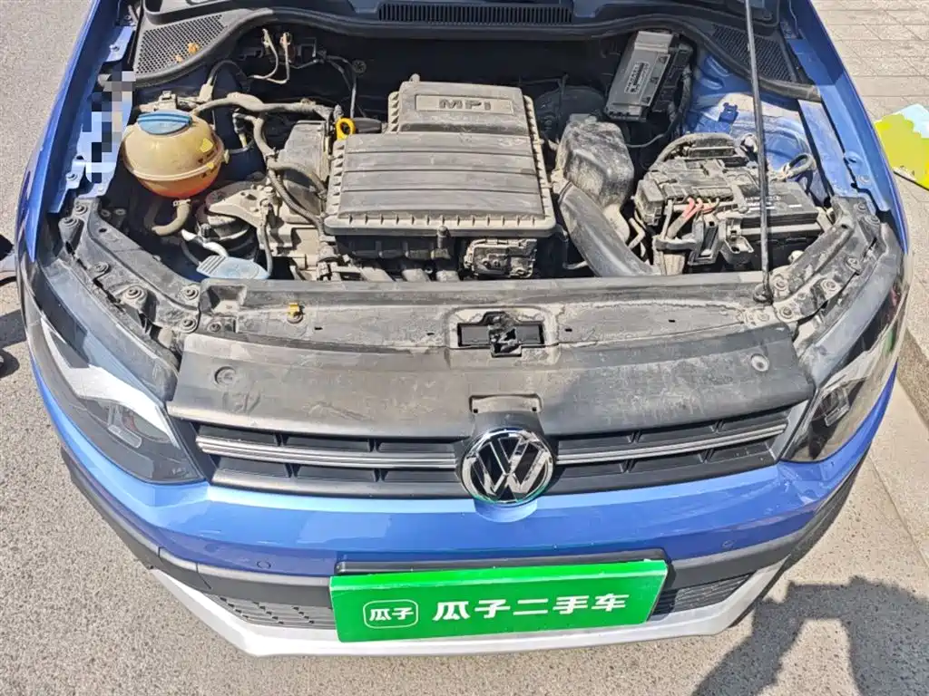 Volkswagen Polo 2014 1.6L Cross Polo Automatic фото 11