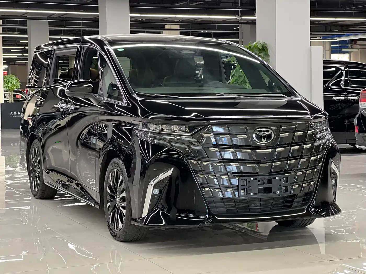 Toyota Alphard 2024 Hybrid 2.5L Prestige Edition фото 3
