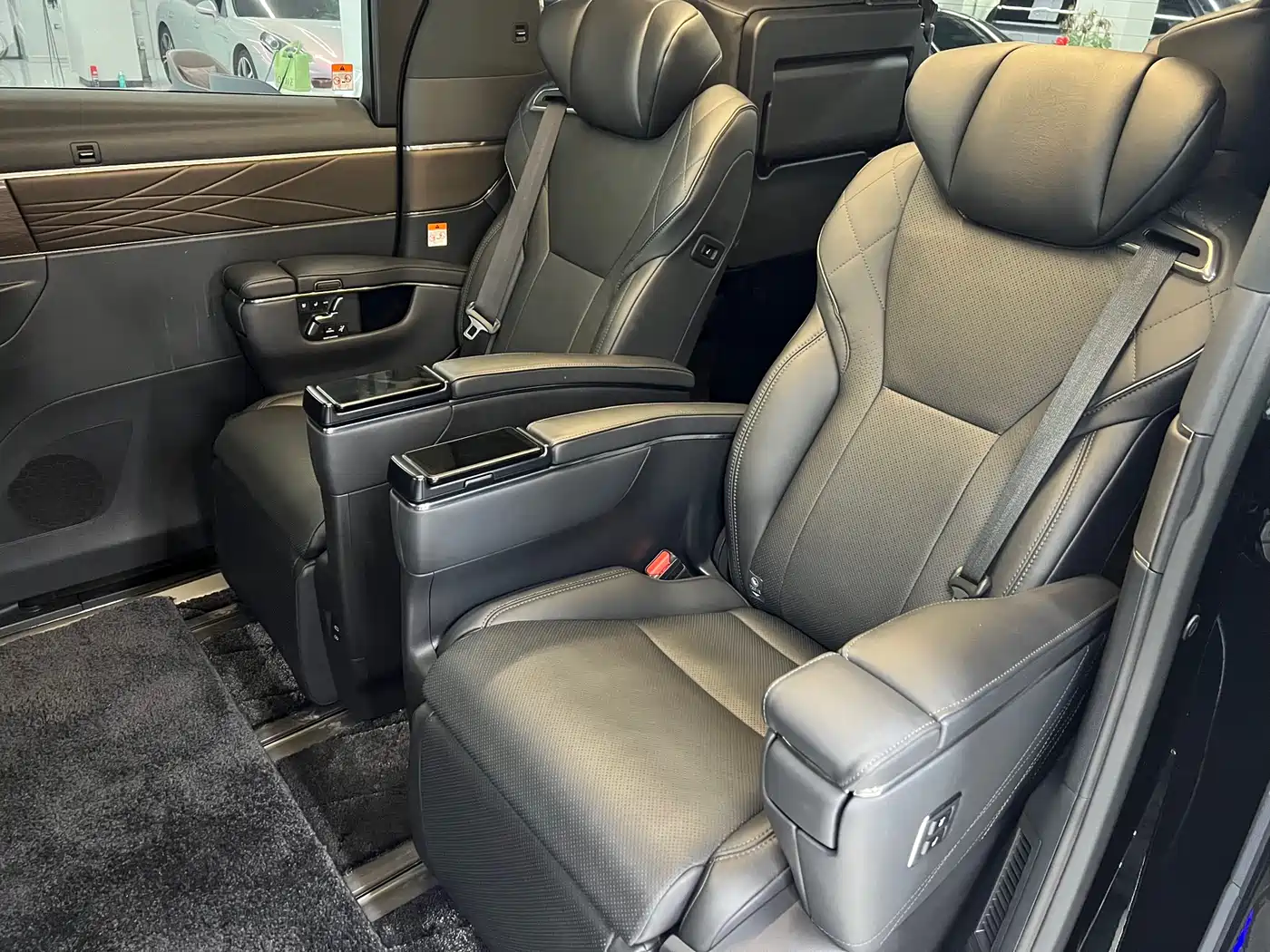 Toyota Alphard 2024 Hybrid 2.5L Prestige Edition фото 11