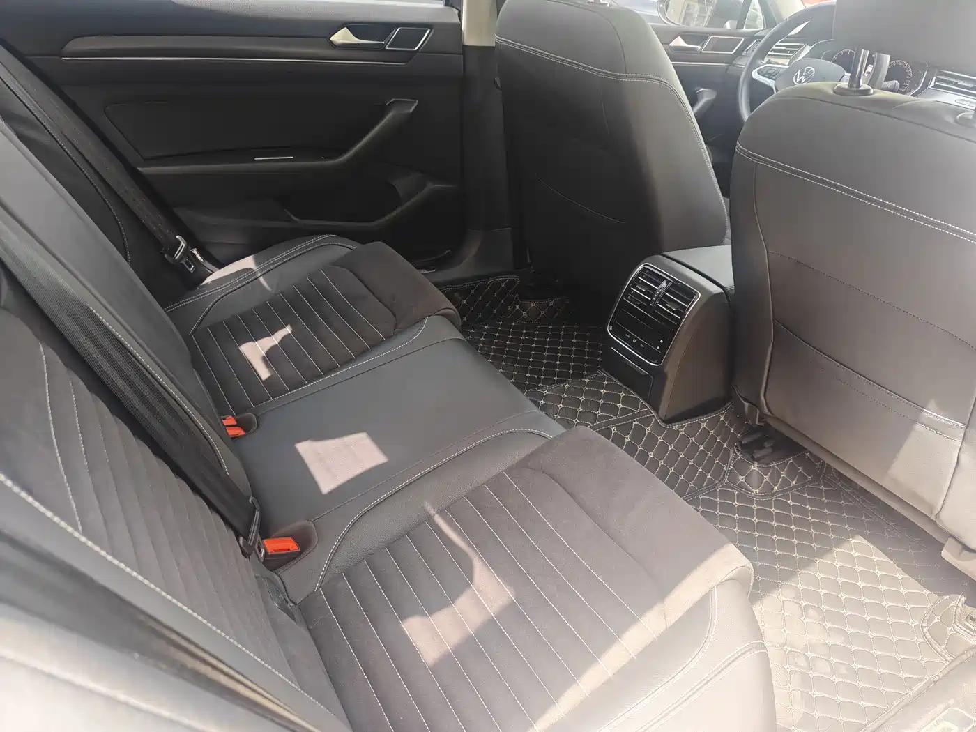 Volkswagen Magotan 2021 330TSI DSG 30th Anniversary Edition фото 7