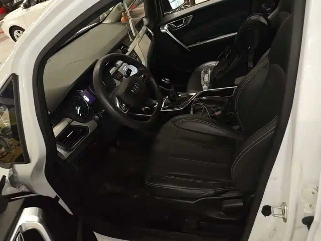 Фото 15 - Geely Vision X3