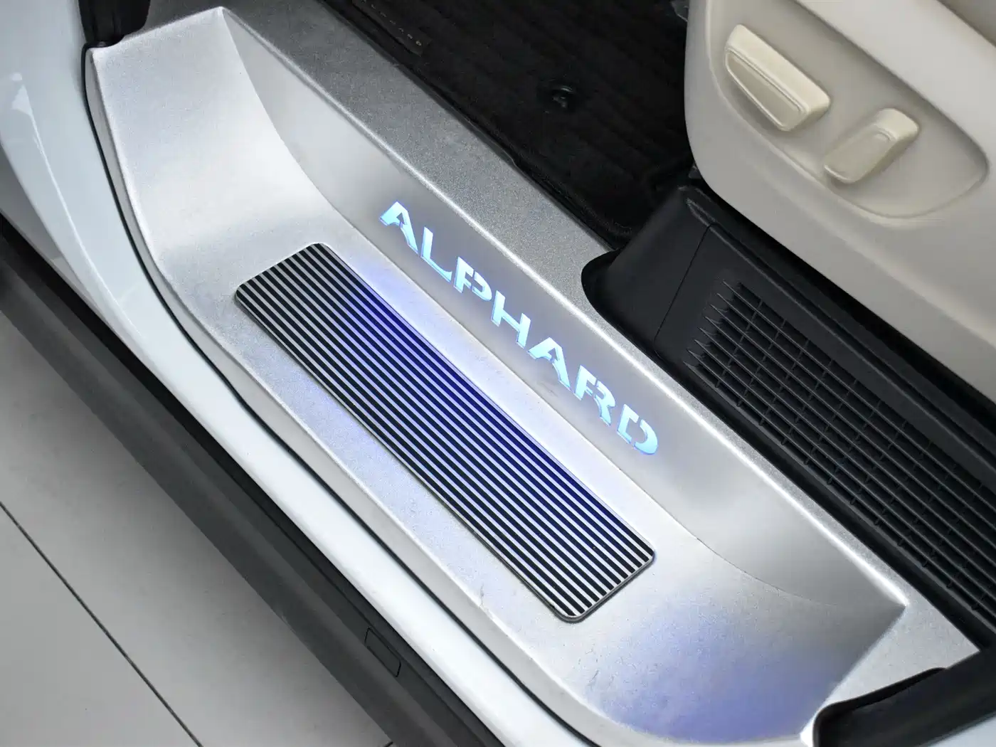 Toyota Alphard 2025 2024 Hybrid 2.5L Ultimate Enjoyment Edition