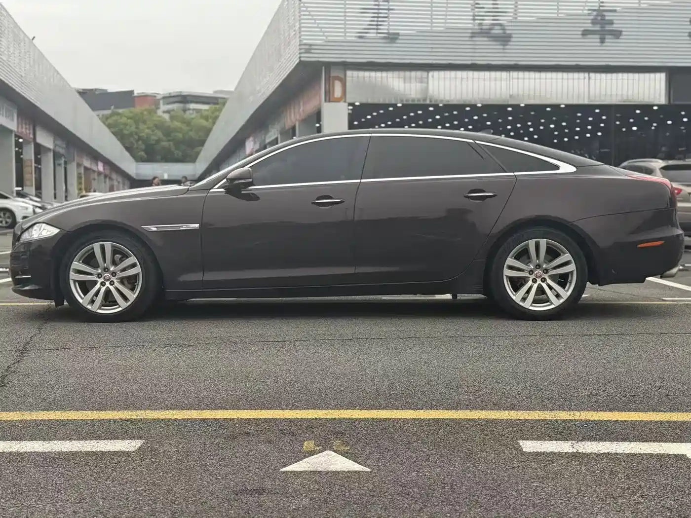 Jaguar XJ 2015 XJL 3.0 SC 4WD Flagship Business Edition фото 7