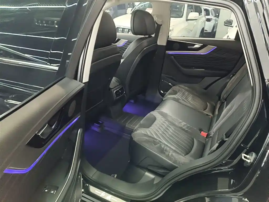 Hongqi HS5 2022 Facelift 2.0T Smart Flag Enjoyment Edition фото 17