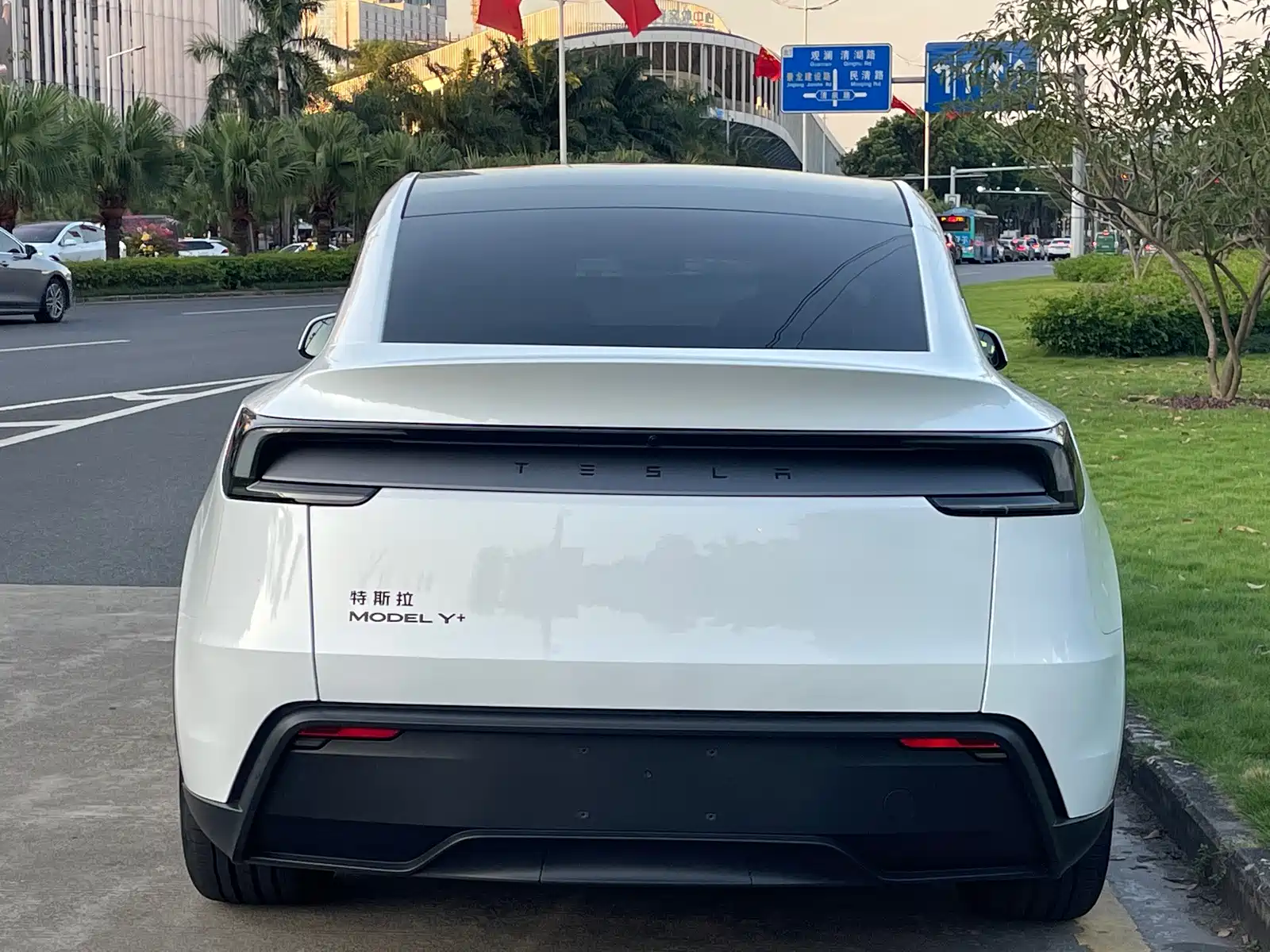 Фото 13 - Tesla Model Y