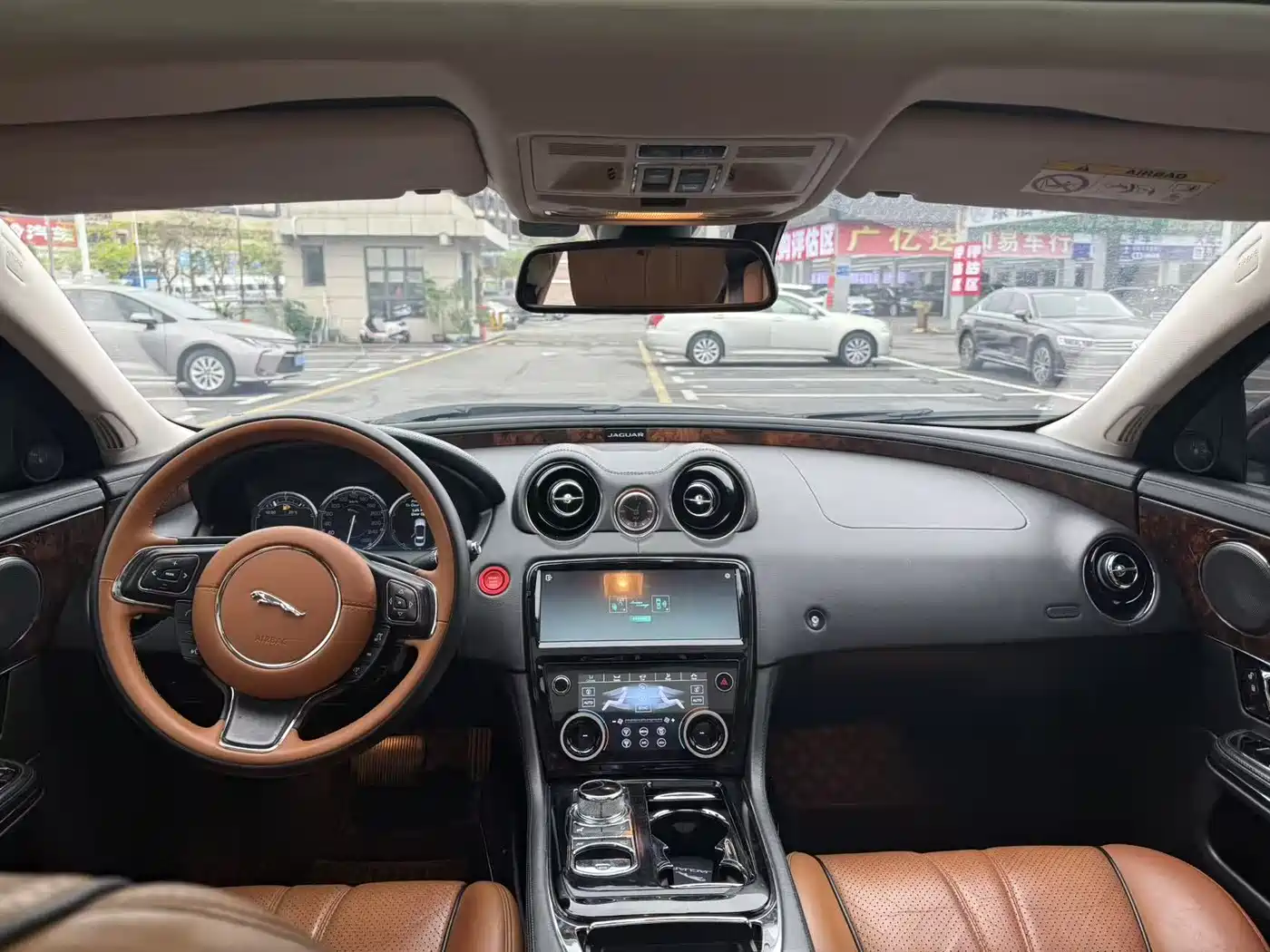 Jaguar XJ 2015 XJL 3.0 SC 4WD Flagship Business Edition фото 5