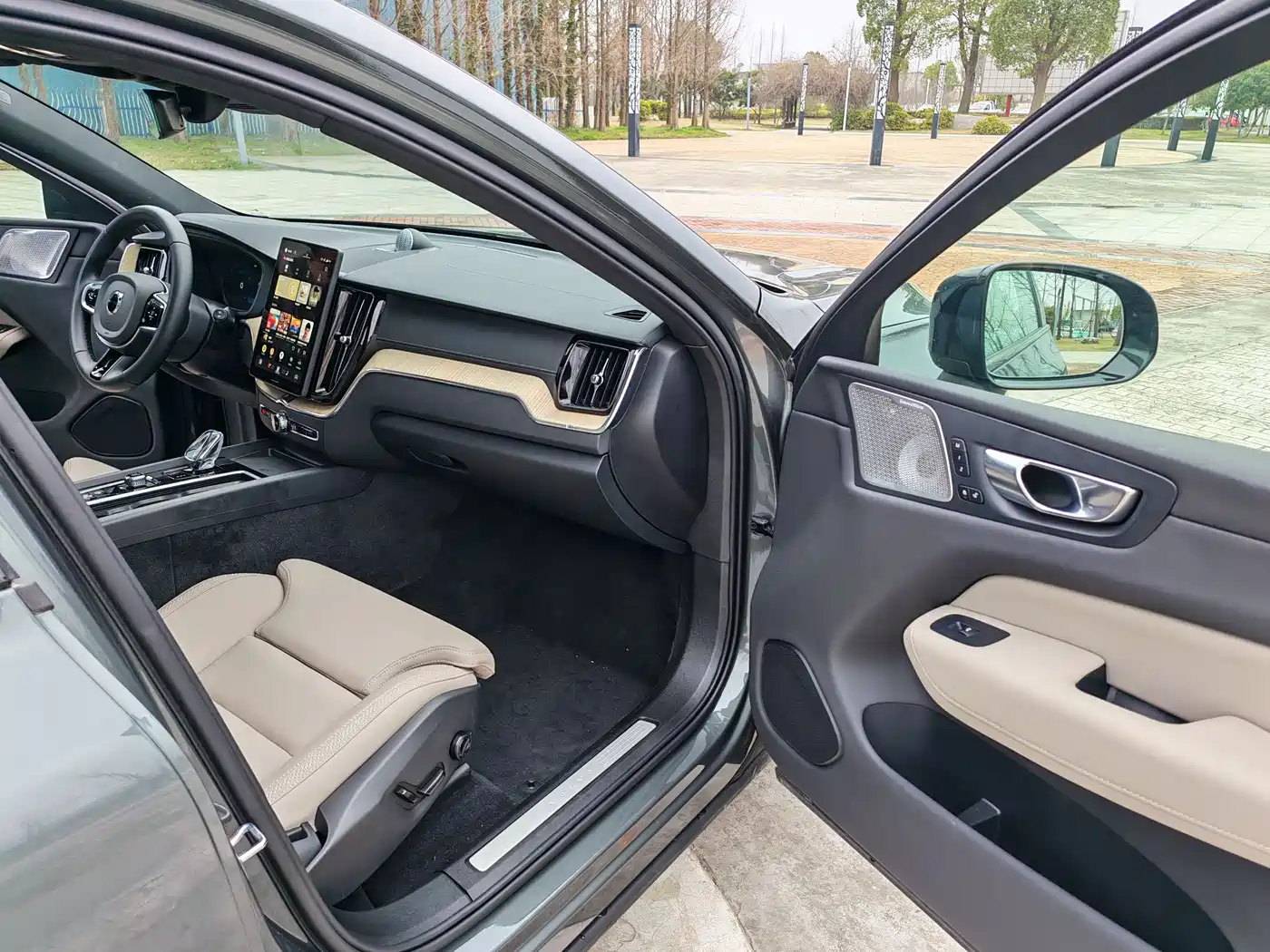 Volvo XC60 2026 B5 AWD Zhiyuan Sport Edition фото 37