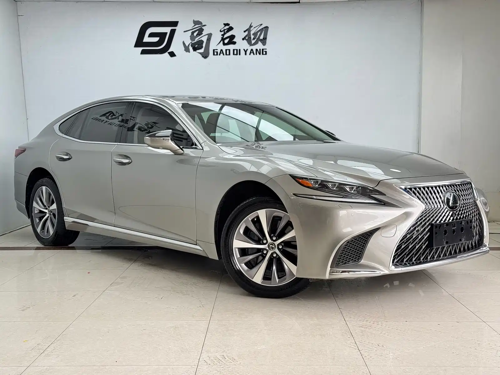 Фото 3 - Lexus LS