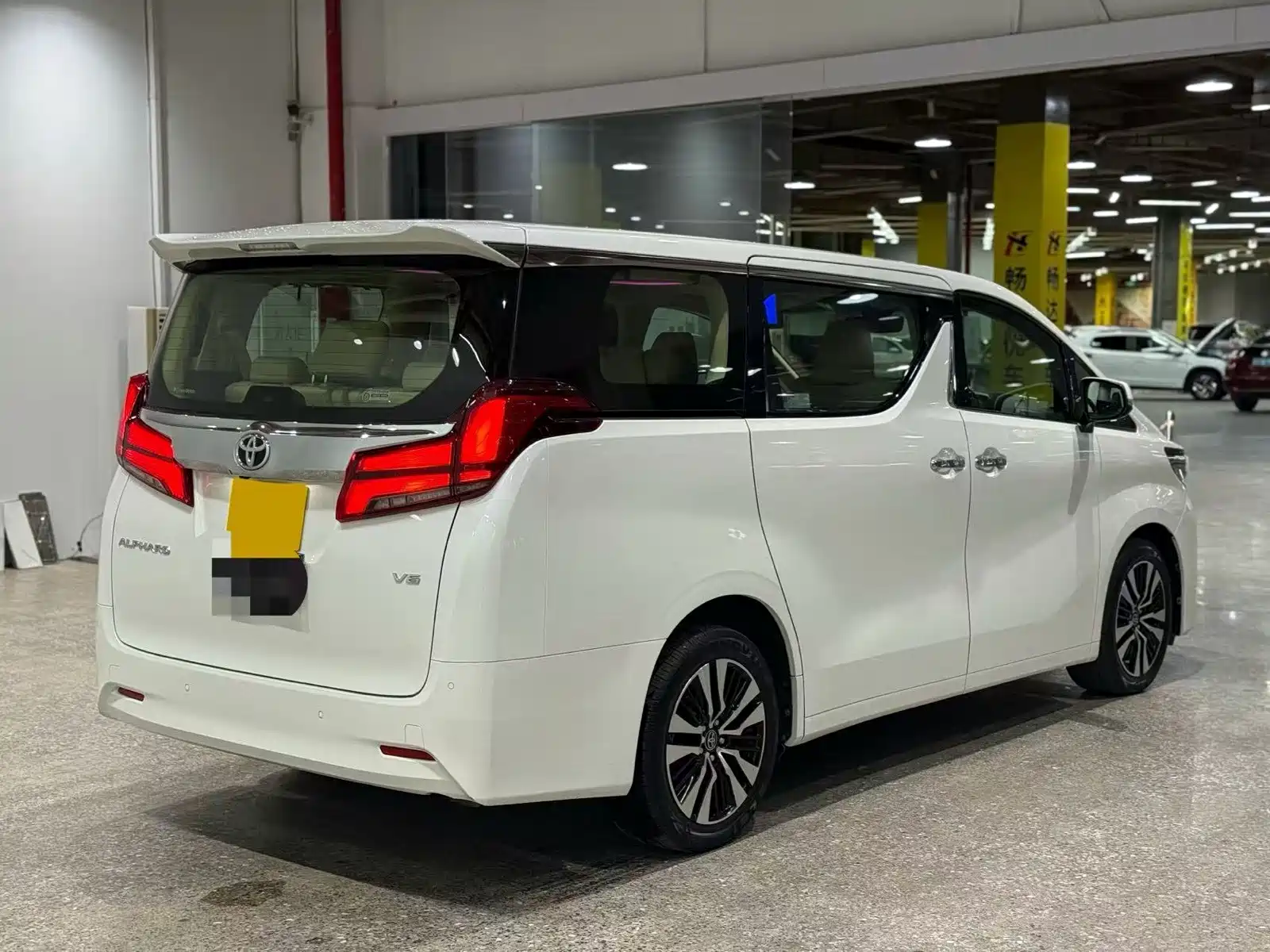 Фото 5 - Toyota Alphard