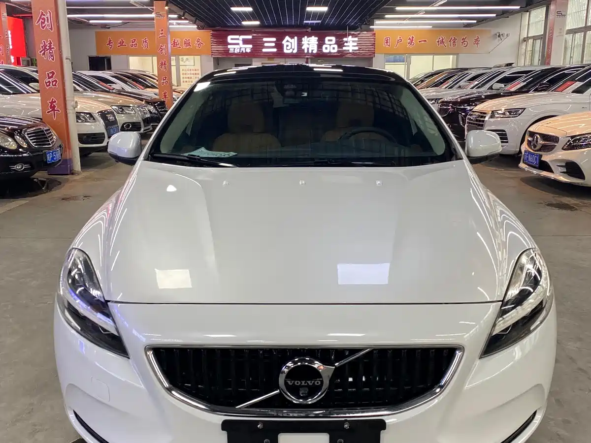 2019 Volvo V40