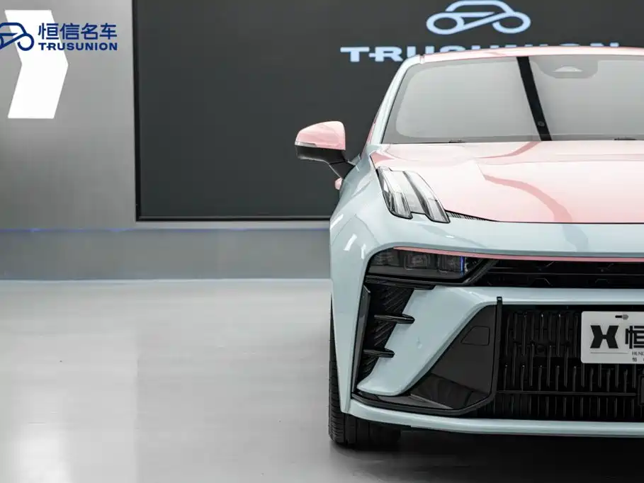 Photo 8 - Lynk & Co 03