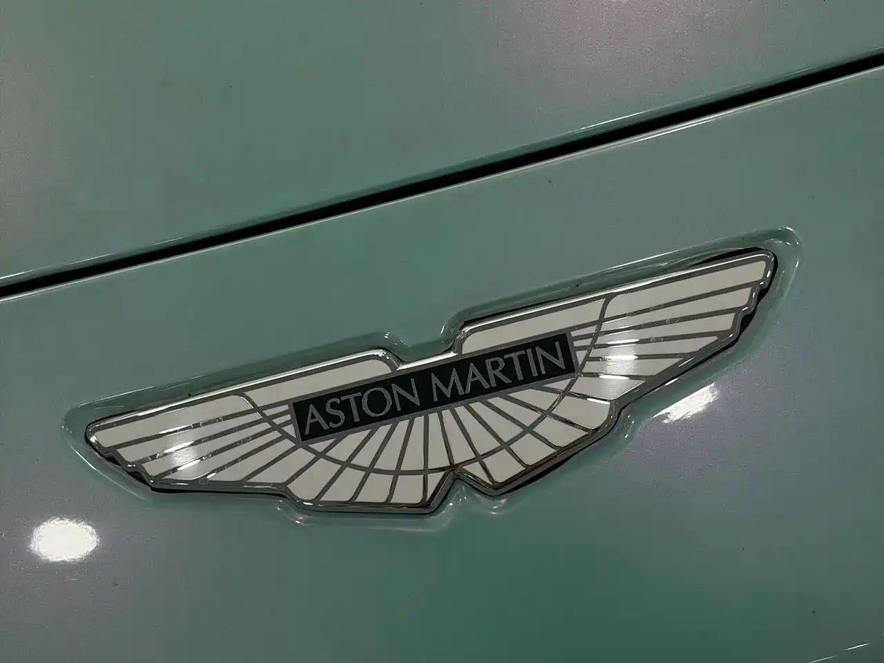 Aston Martin DBX 2021 2021 4.0T V8 Realm of Simplicity