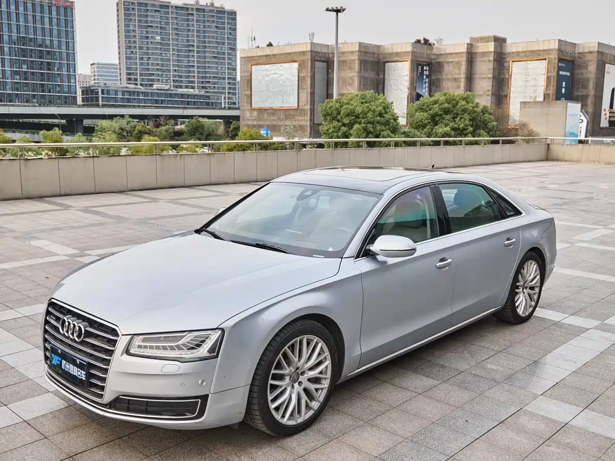 Audi A8 2014 A8L 60 TFSI quattro Exclusive фото 10