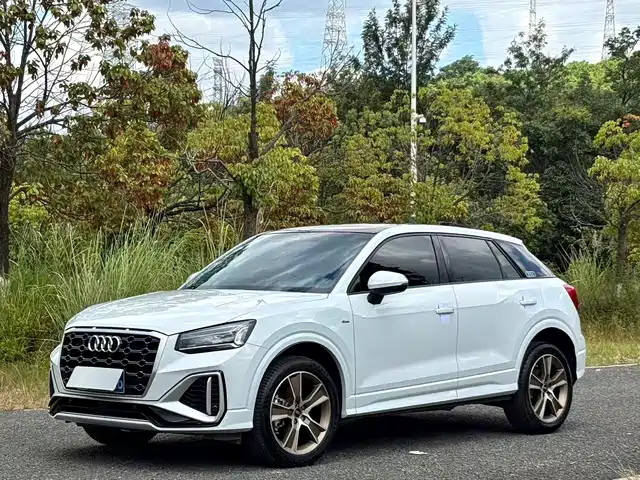 Audi Q2L 35TFSI, Стиль Драйв