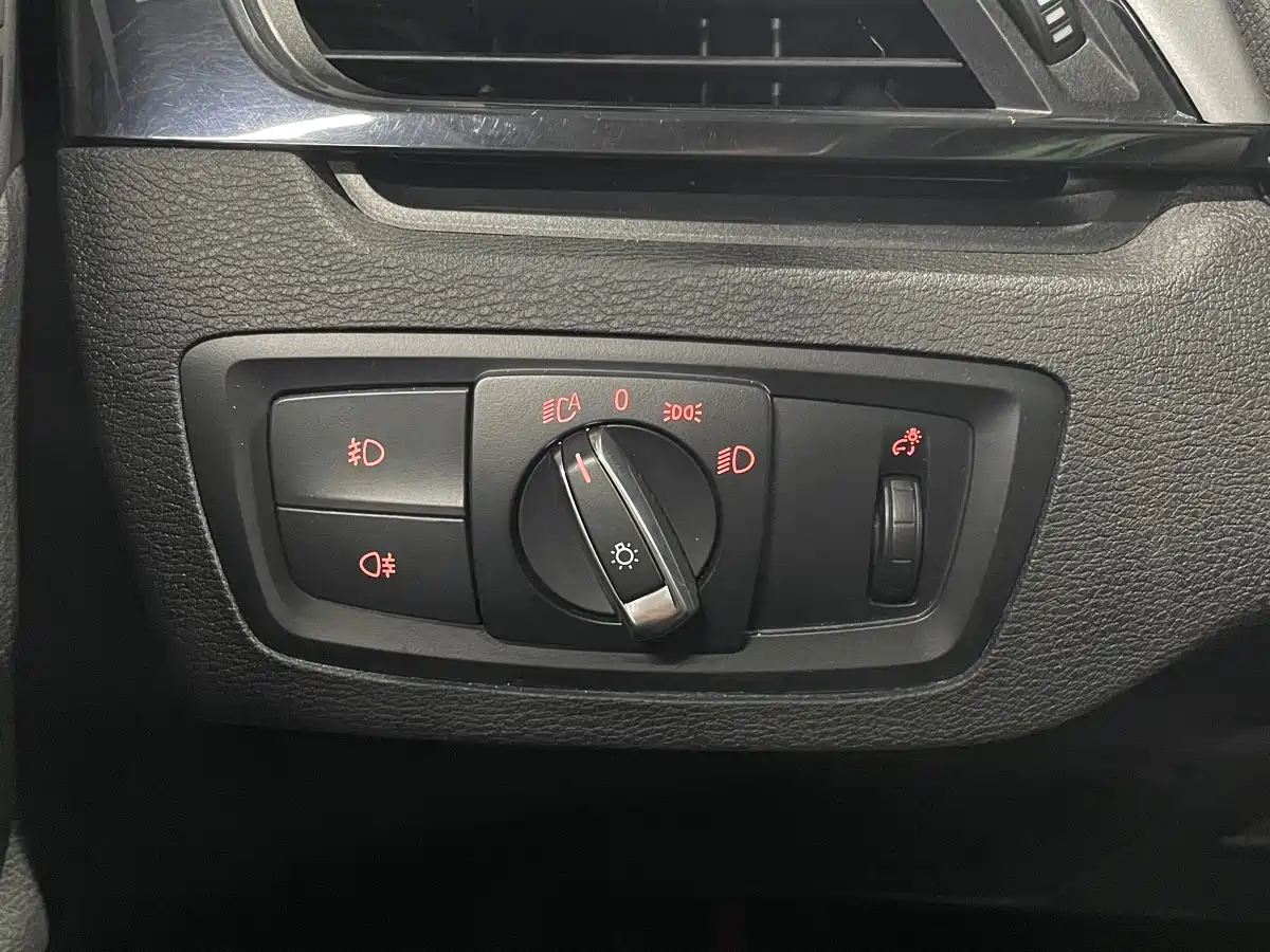 BMW X1 2016 sDrive18Li Premium Model фото 21
