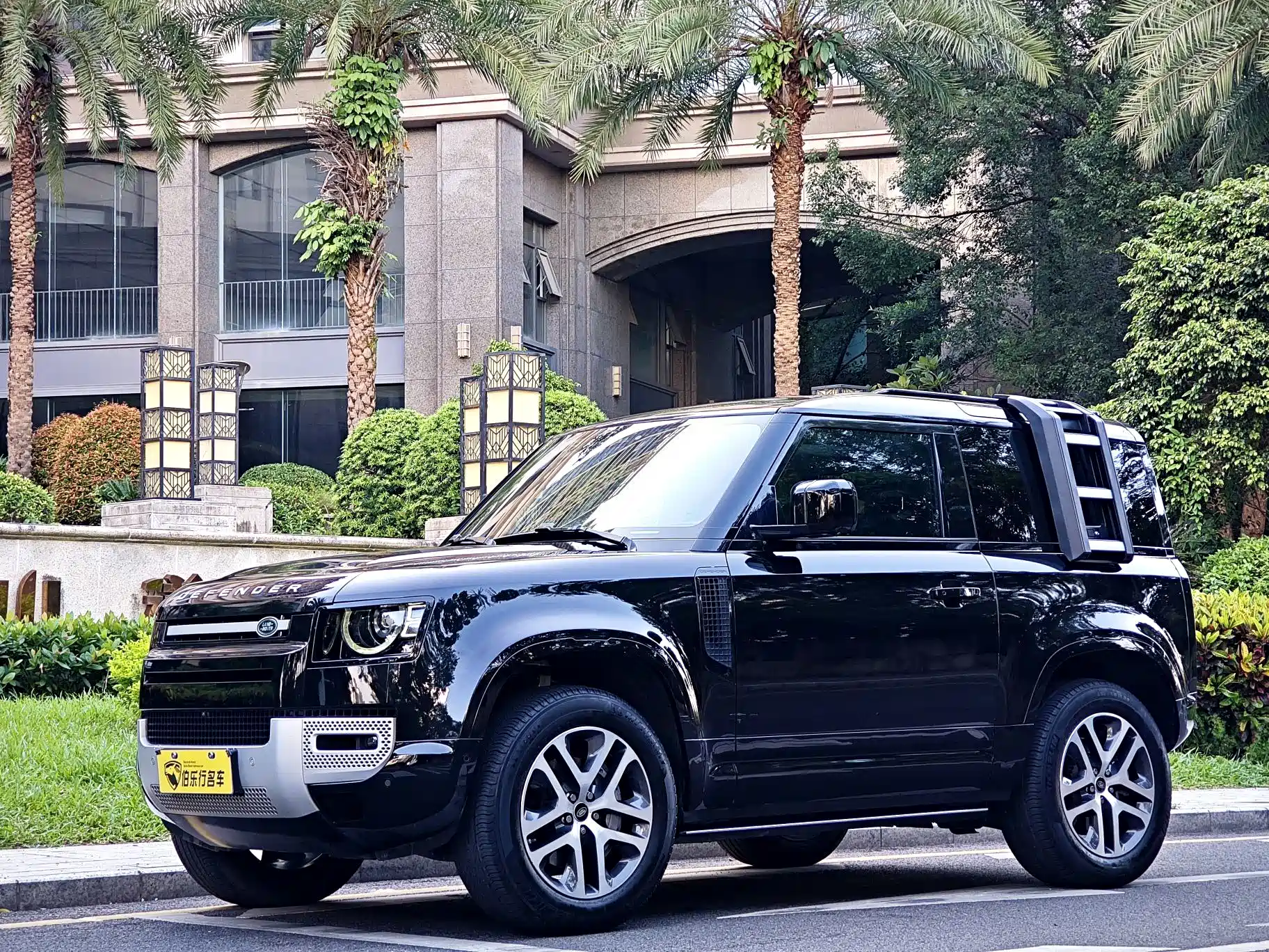 Photo 1 - Land Rover Defender