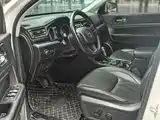Photo 6 - Jeep Grand Commander