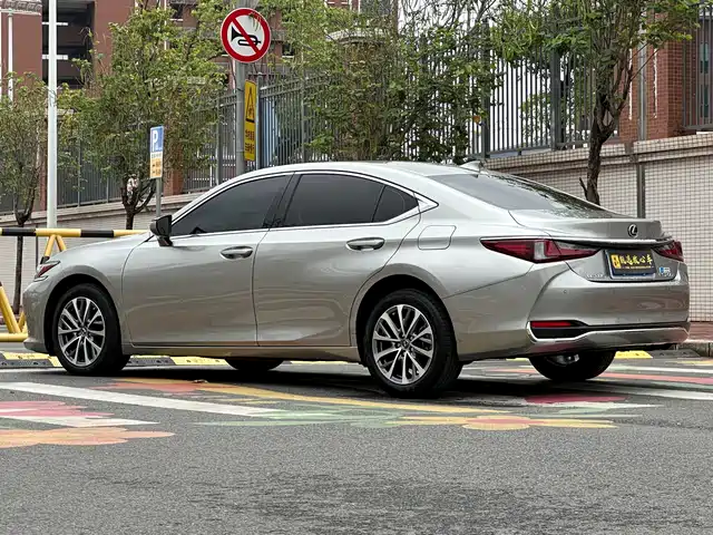 Lexus ES 2023 200 Excellence Edition — фото 4