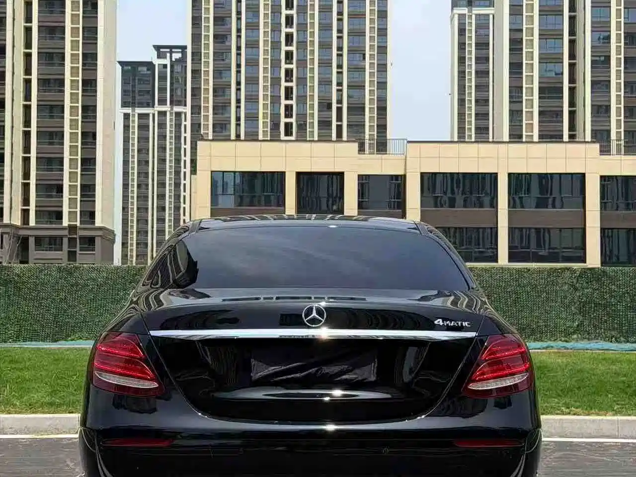 صورة 8 - Mercedes-Benz E-Class