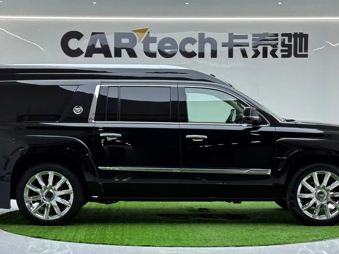 Cadillac Escalade 2017 6.2L ESV Platinum Extended фото 4