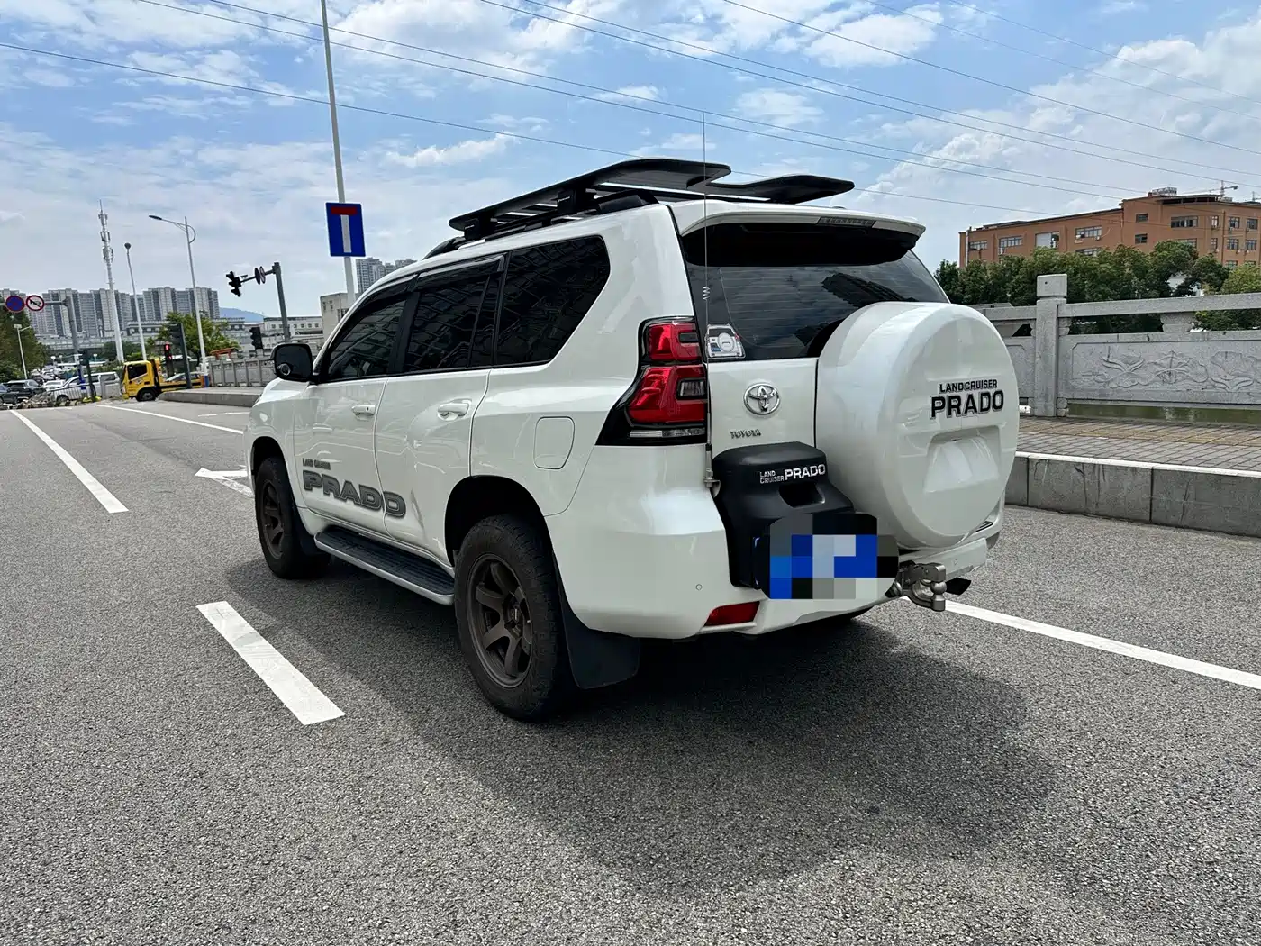 Toyota Prado 2019 2019 3.5L Automatic TX-L Zunxiang Edition with Rear-mounted Spare Tire