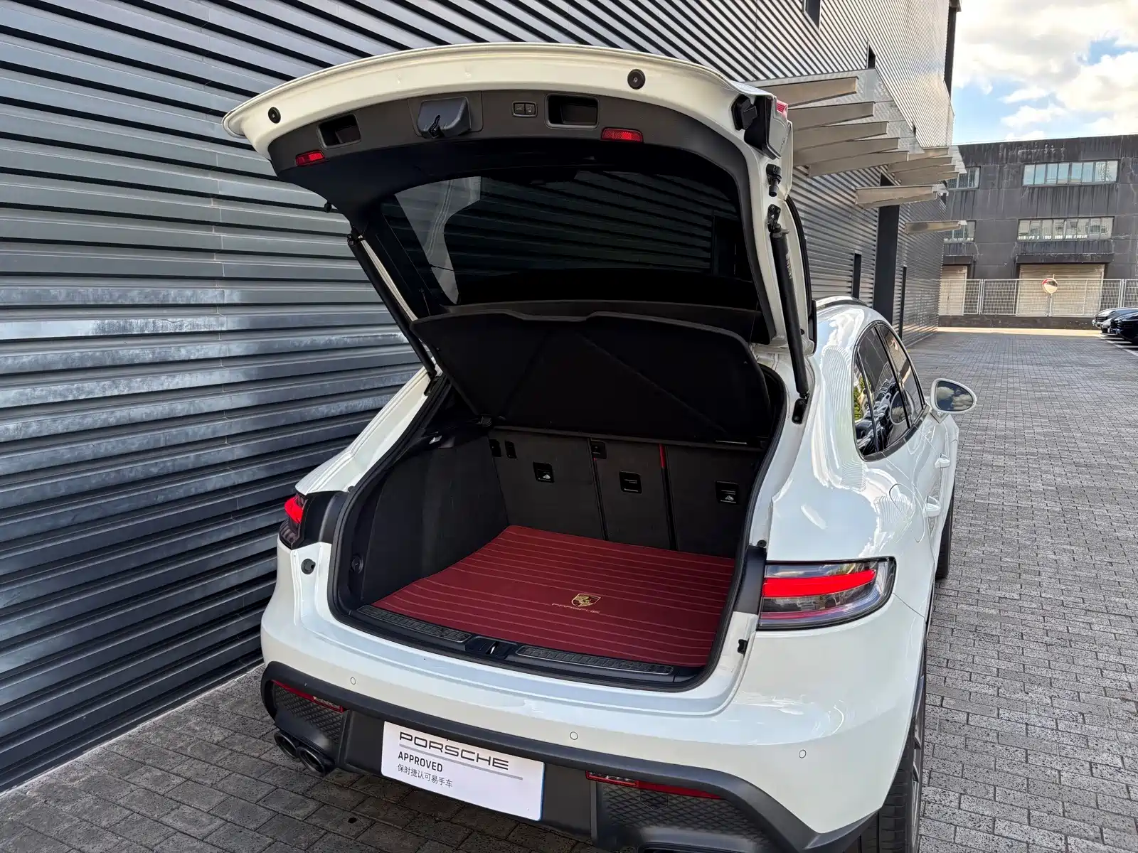 Фото 10 - Porsche Macan