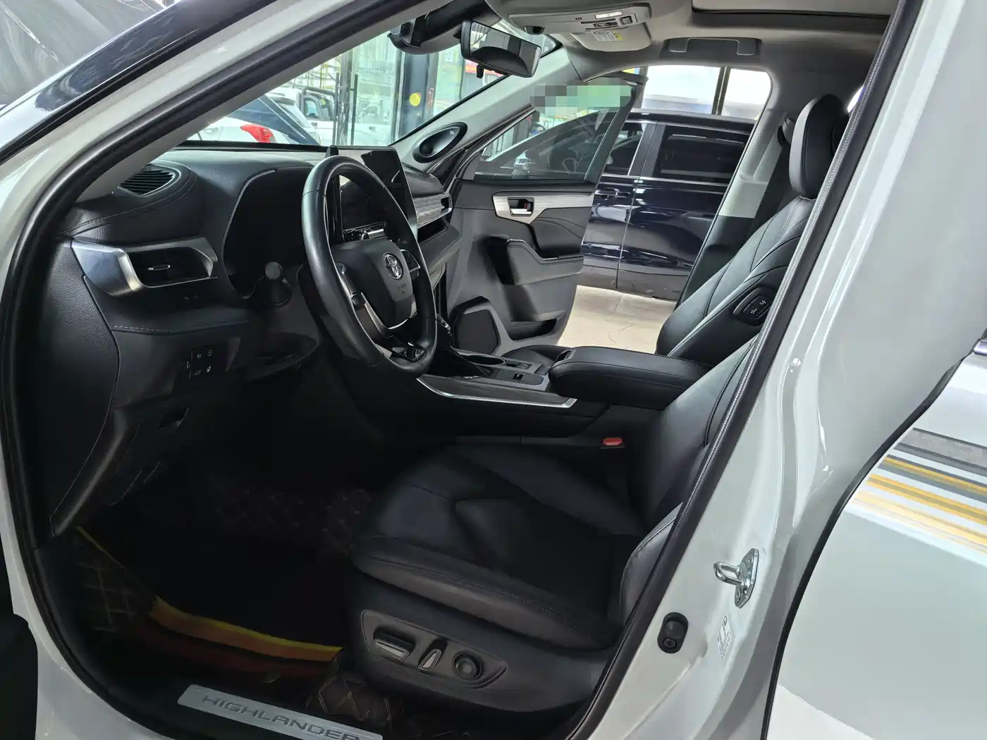Toyota Highlander 2024 2.5L Smart Hybrid 4WD Premium 7-seater фото 7
