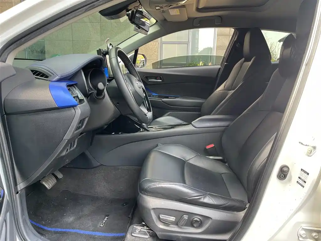Toyota C-HR 2021 2.0L Luxury Edition фото 13