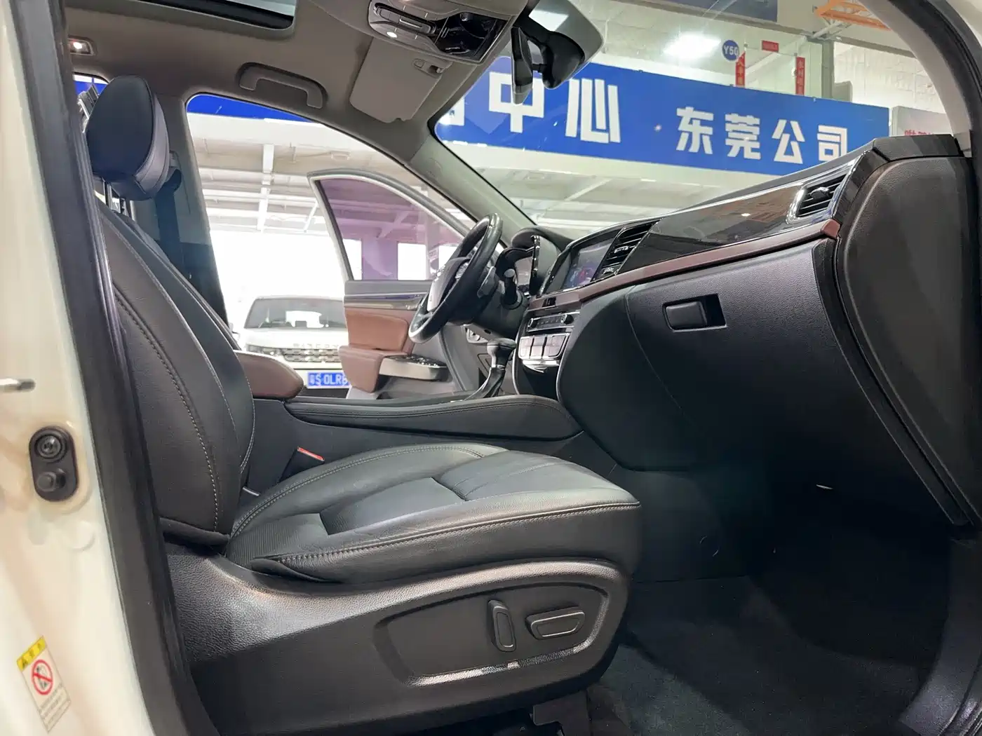 GAC Trumpchi Trumpchi GS8 2017 320T 2WD Luxury Smart Connect (7-seater) фото 16