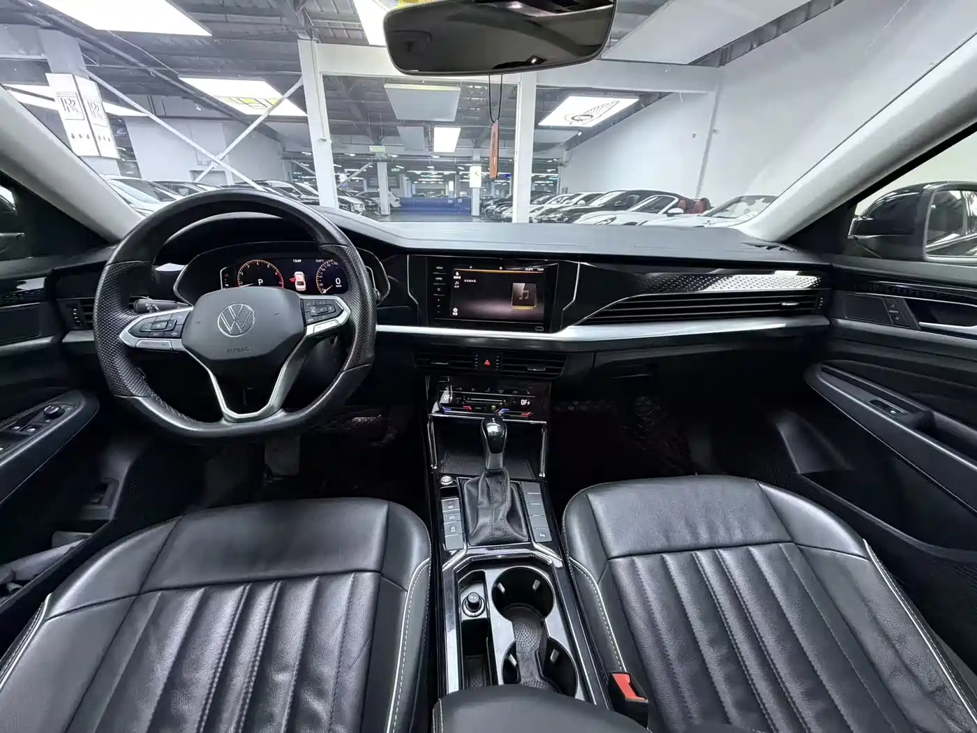 Volkswagen Passat 2023 330TSI Starlight Elite Edition фото 5