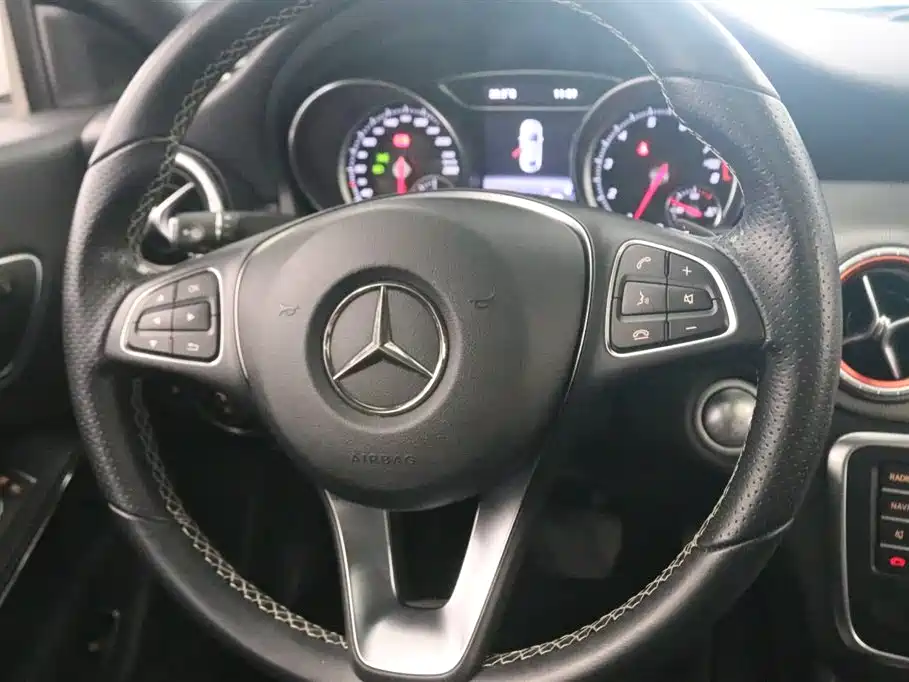 Mercedes-Benz CLA (Import) 2017 CLA 200 Fashion фото 6