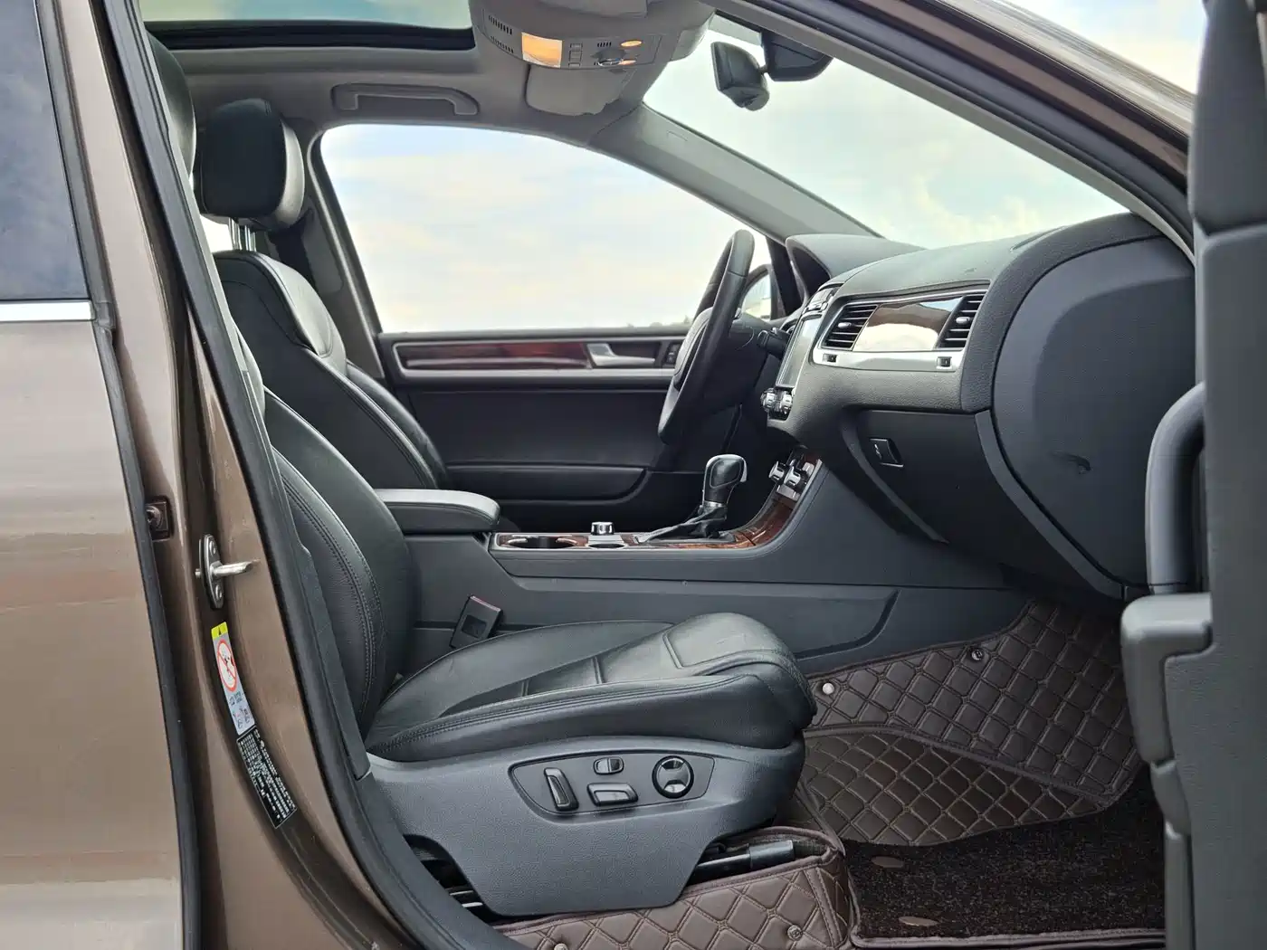 Volkswagen Touareg 2012 2011 3.0TSI Standard