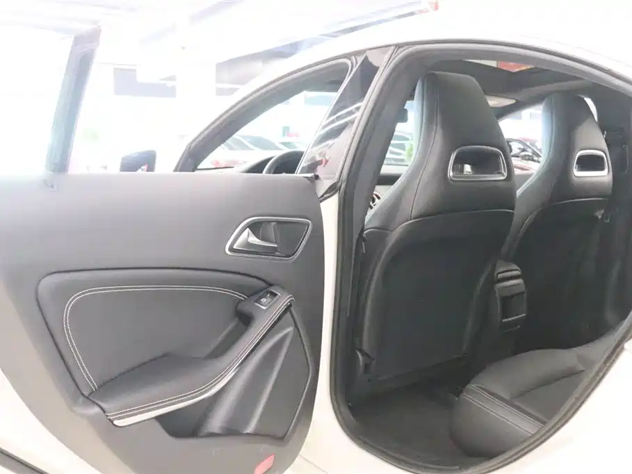 Mercedes-Benz CLA (Import) 2017 CLA 200 Fashion фото 14
