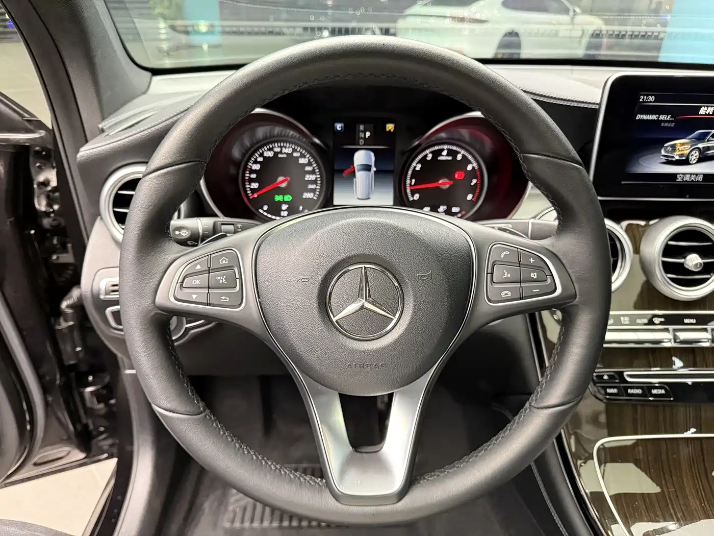 Mercedes-Benz GLC 2018 Facelift GLC 260 4MATIC Dynamic фото 10