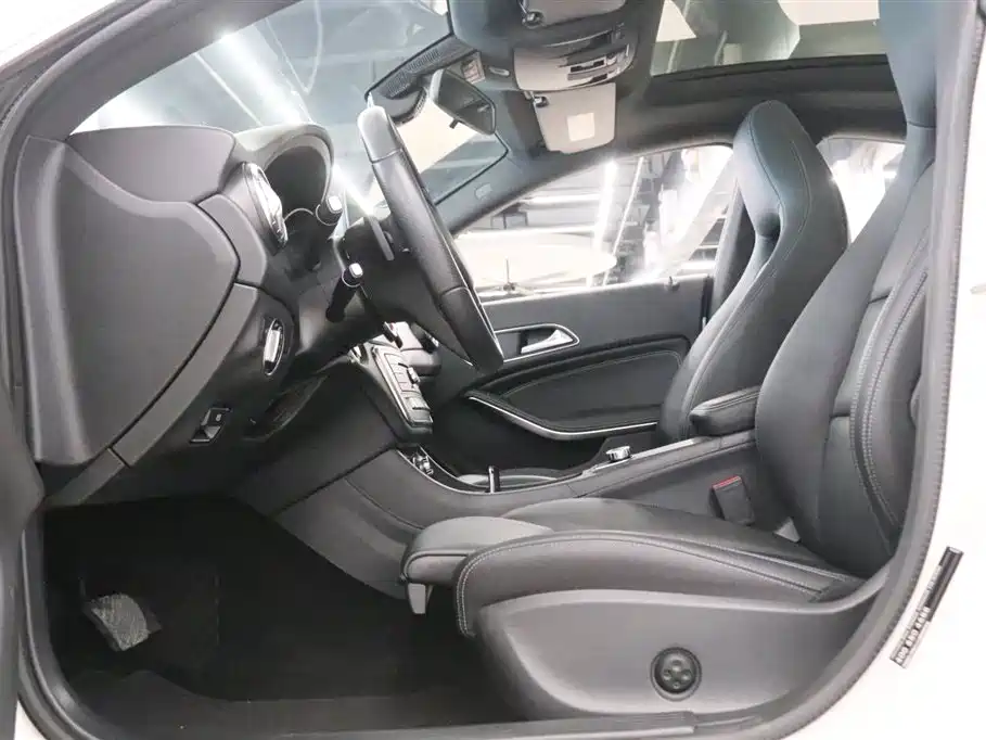 Mercedes-Benz CLA (Import) 2017 CLA 200 Fashion фото 13