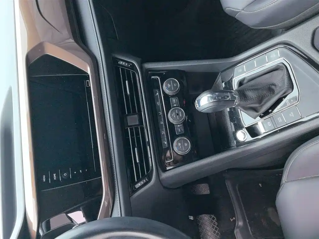 Volkswagen Tharu 2020 Model 280TSI 2WD Luxury Plus China VI фото 10