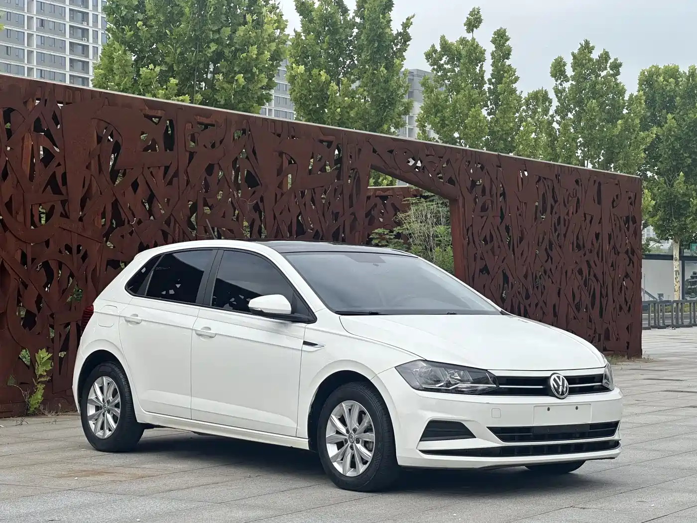 VOLKSWAGEN POLO