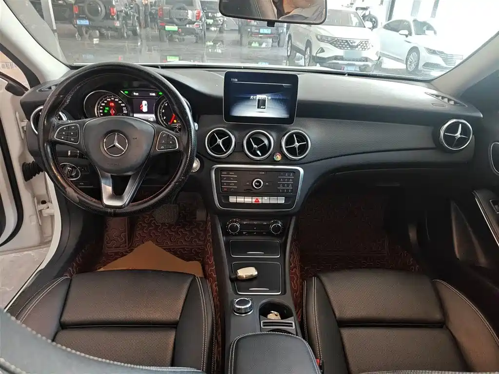 Mercedes-Benz GLA 2018 GLA 200 Dynamic фото 10