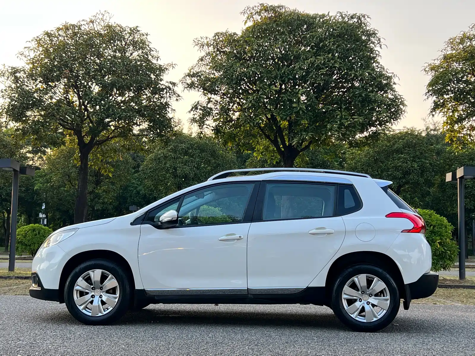 صورة 8 - Peugeot 2008
