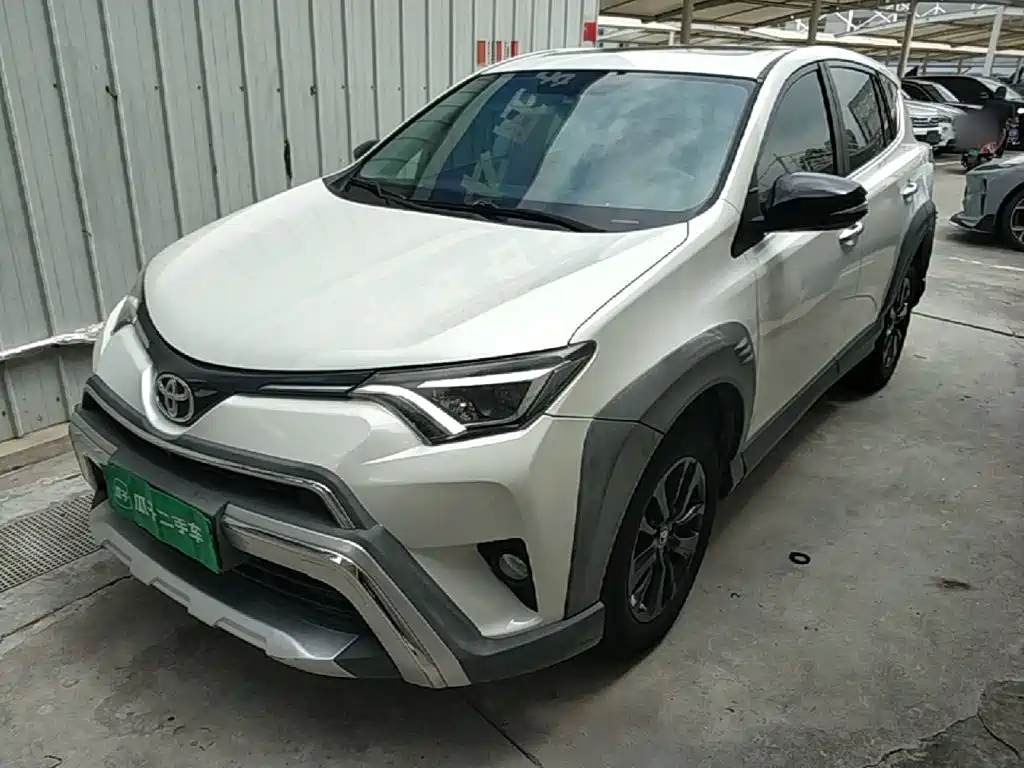 Photo 2 - Toyota RAV4