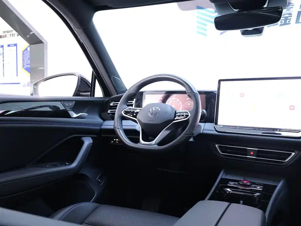 Volkswagen Tiguan L 2024 PRO 330TSI 2WD Intelligent Leader Edition фото 14