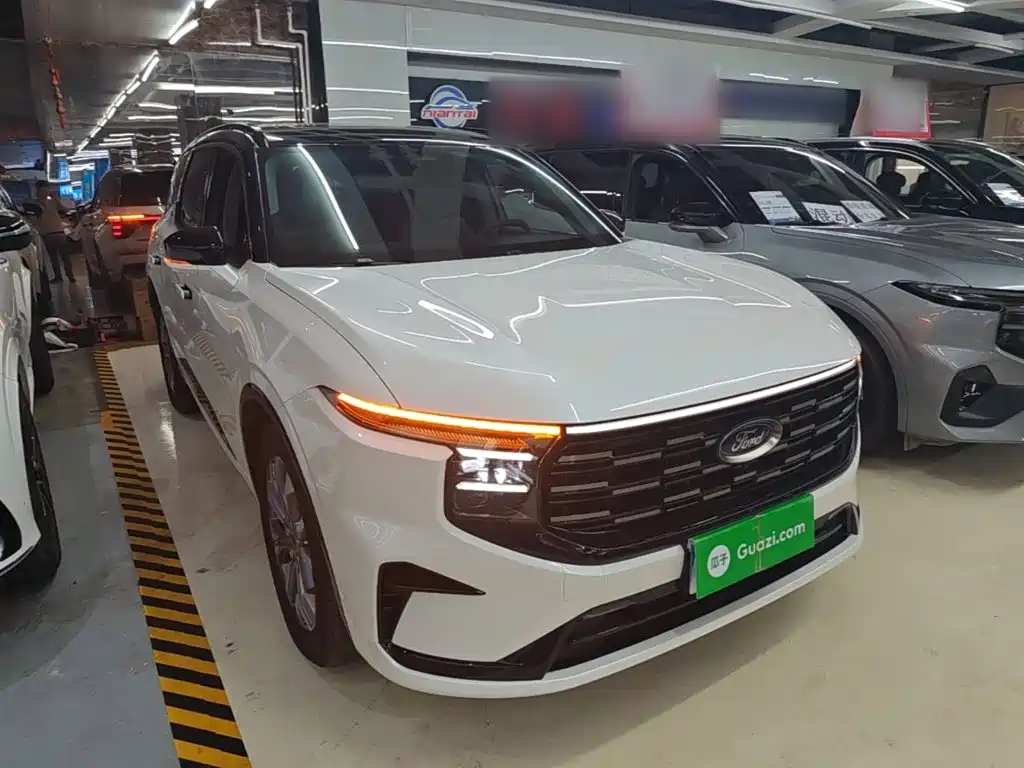 Фото 4 - Ford Edge