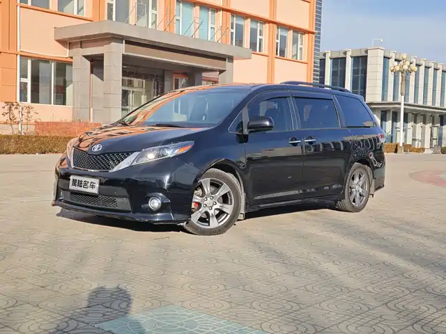 TOYOTA SIENNA