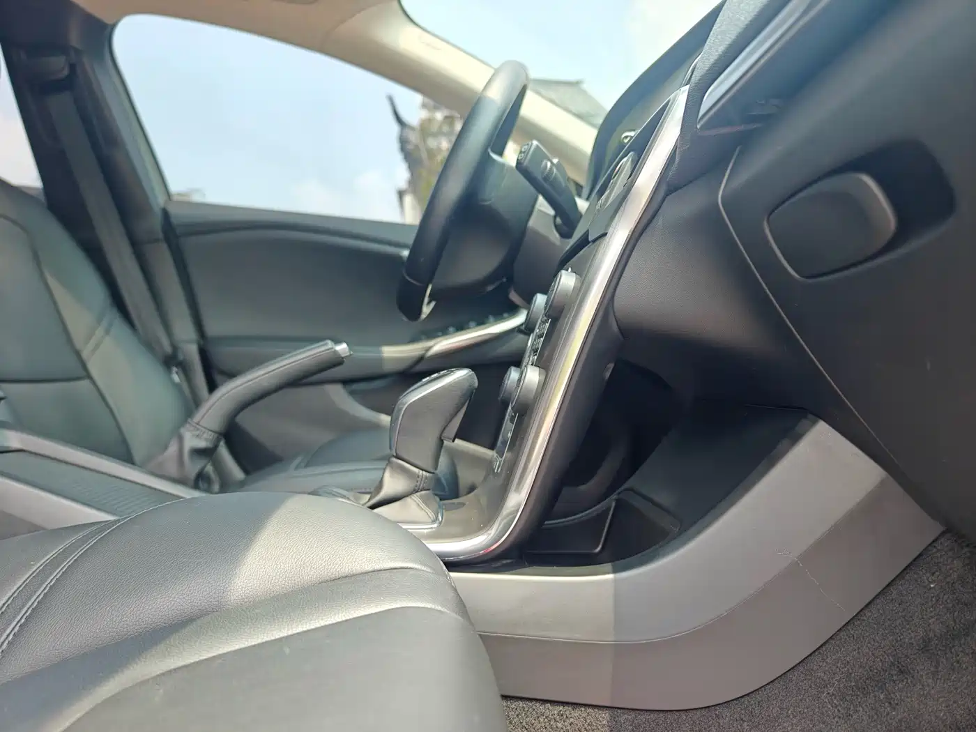 Фото 23 - Volvo V40