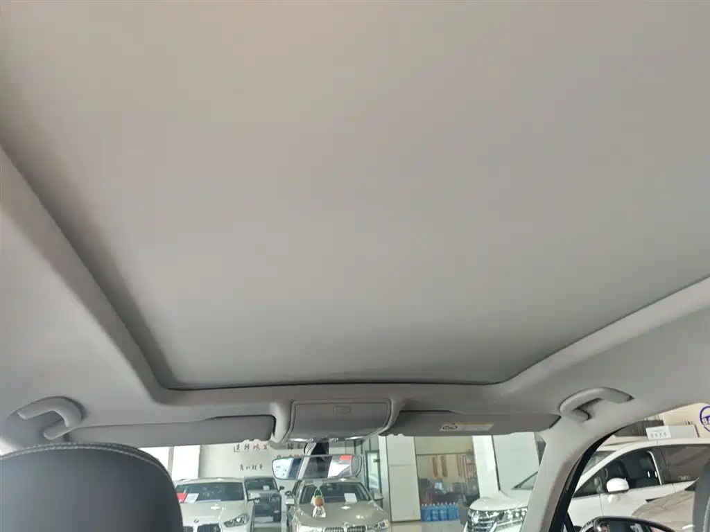 Volkswagen Tiguan L 2021 330TSI Automatic 2WD R-Line Premium фото 9